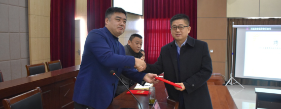 總經理為博革咨詢頒發聘書